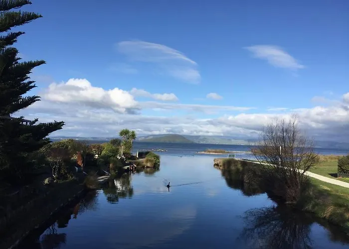 Authentic Kiwi By The * Rotorua